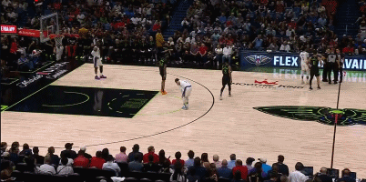 这么会扭文森特在比赛间隙做膝关节环绕运动