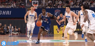 遮天蔽日！曾凡博高速回防大帽扇飞培根的上篮