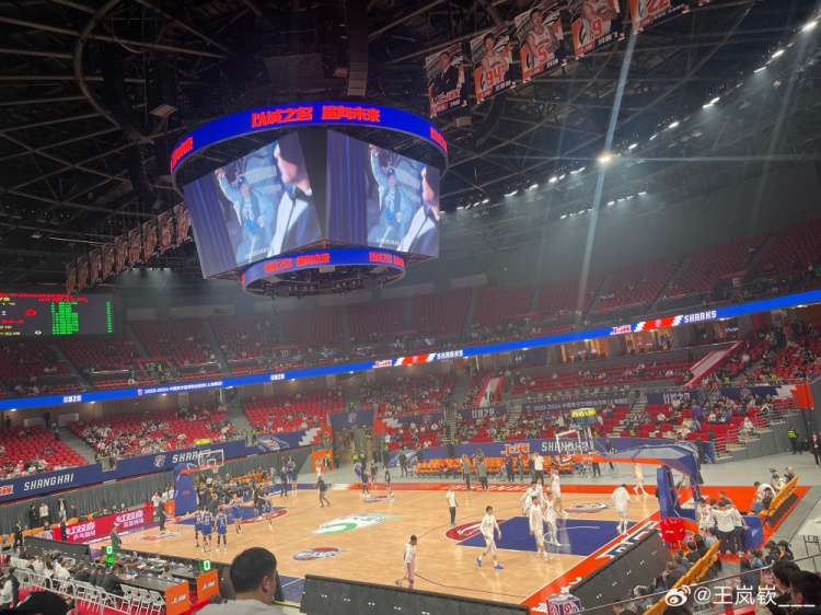 现场观看京沪大战！王岚嵚发博晒照：生死战 我也来学习学习