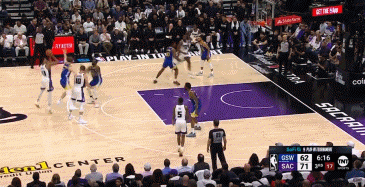 箭如雨下！埃利斯&福克斯又接连扔进三分 国王顺势领先到15分！