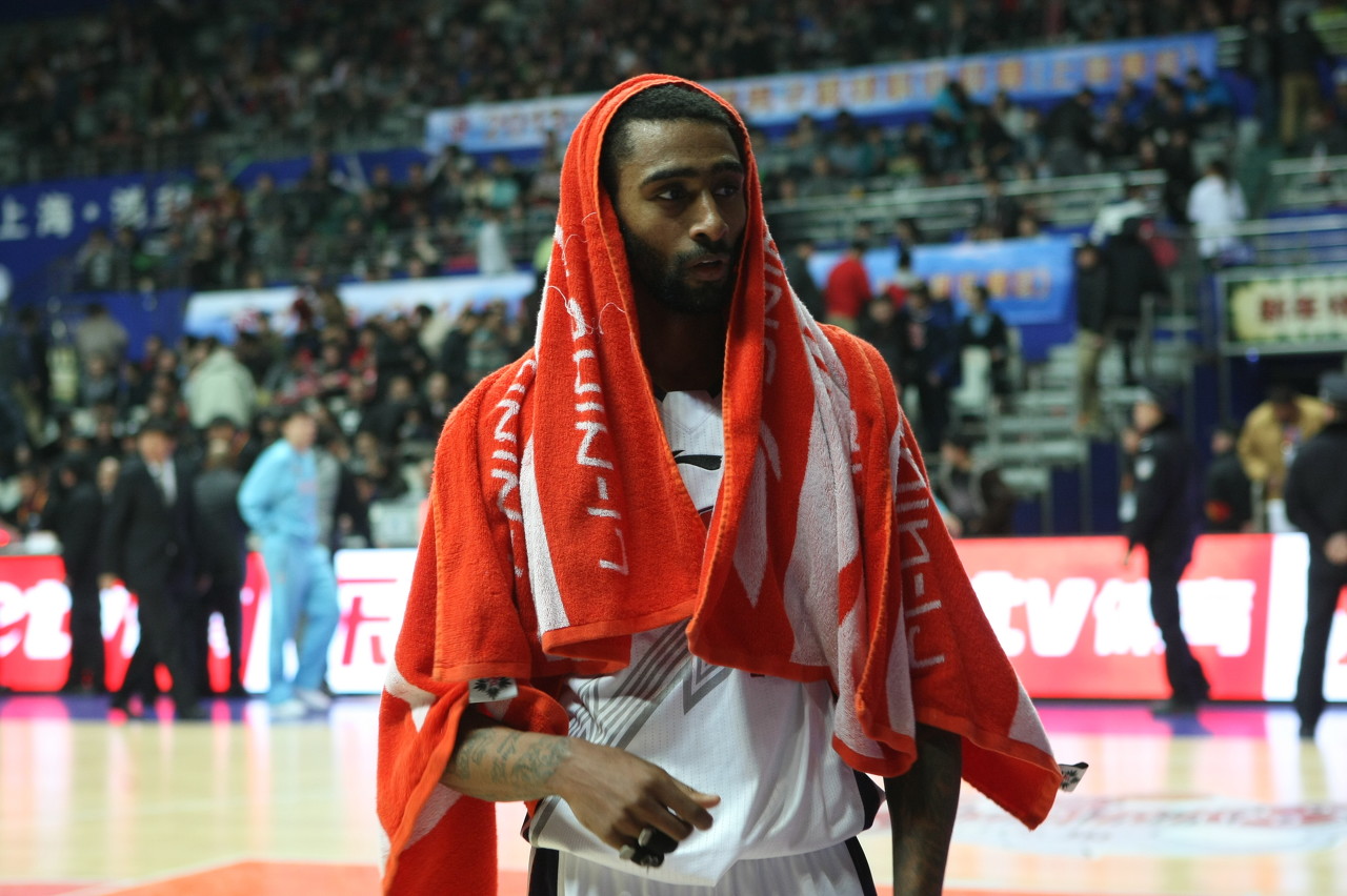 闪耀总决赛舞台！CBA历史上的今天：昆西-杜比10记三分53分创历史