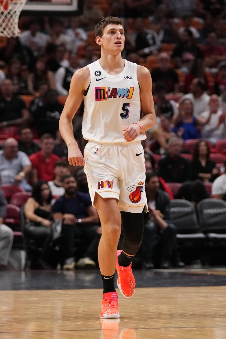 约维奇在场净效率+7.8热火最高 阿德巴约：比赛在他眼中变慢了