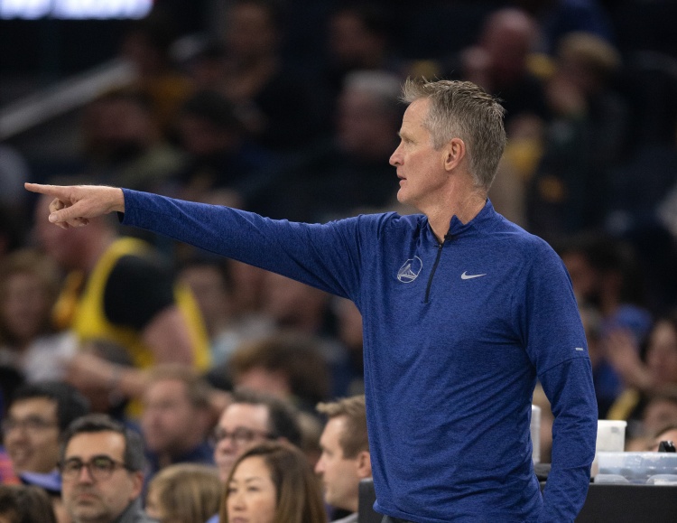 科尔：我们有很多拿过总冠军的球员 他们对客场作战毫无畏惧