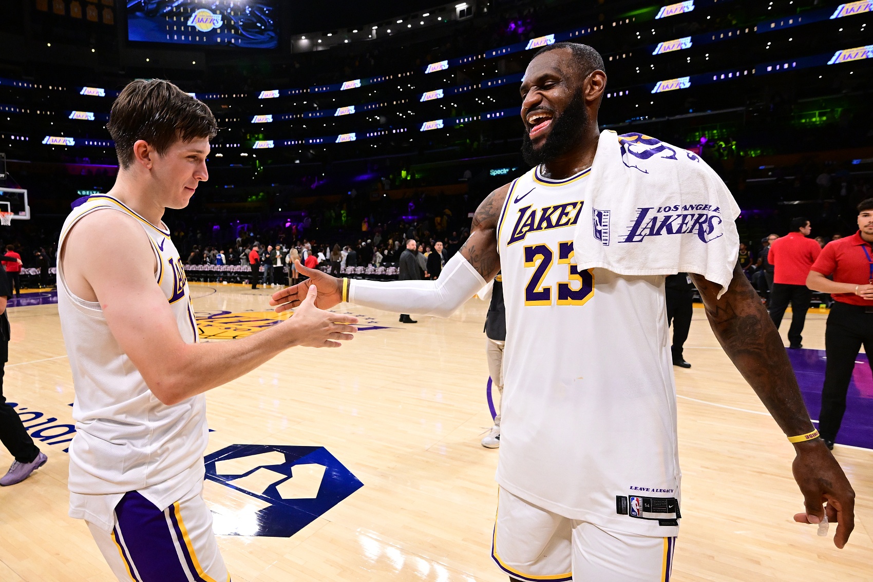 Skip：若湖人再打掘金我看好前者 若老詹没法终结 里夫斯会站出来