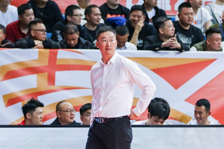 刘维伟：下赛季我们要引进一个大外援 这样球队至少有两套打法