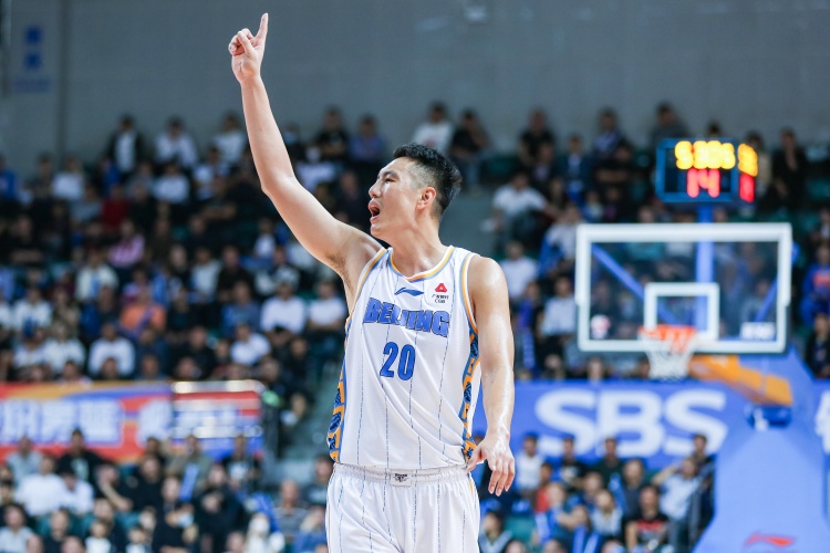 副作用！翟晓川全场5中2仅得4分 出现3失误4个犯规&正负值-24