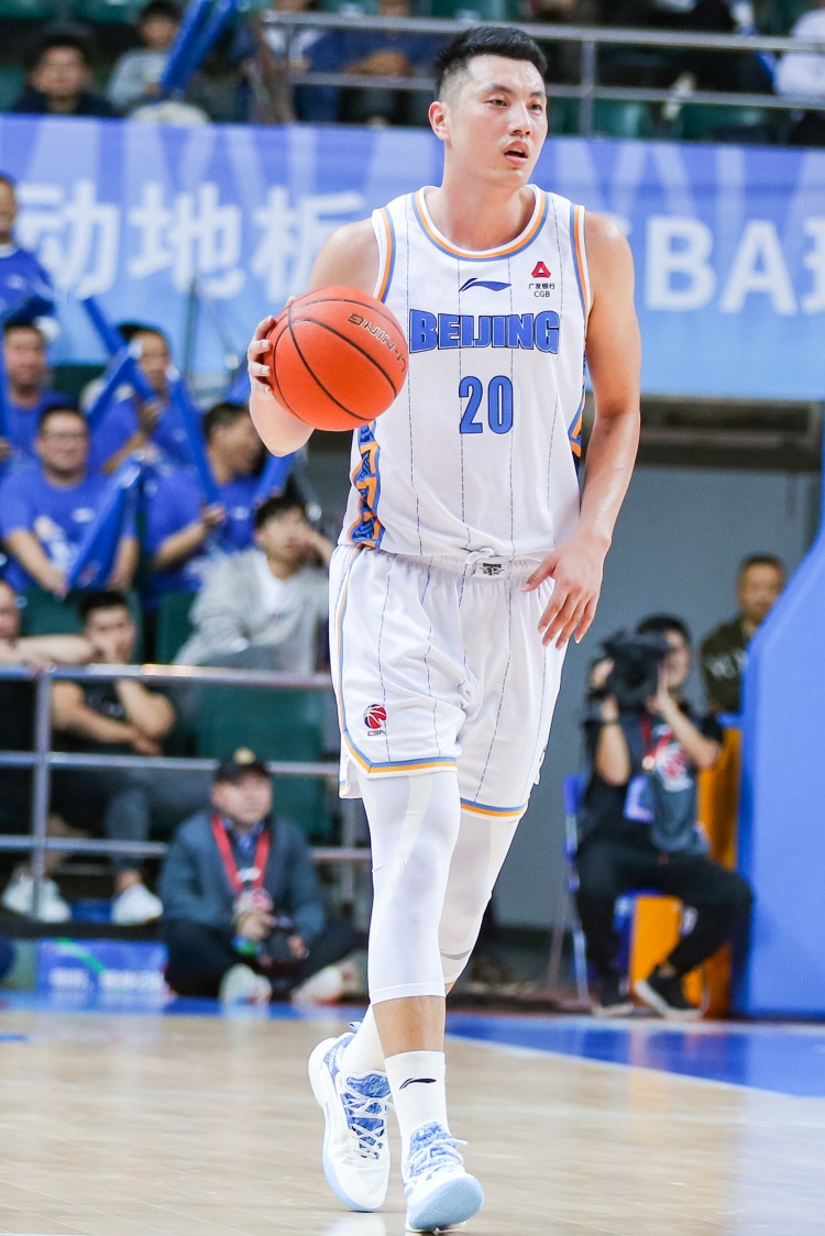 京媒：在比赛进行的过程中 翟晓川的母亲因心梗进行了支架手术