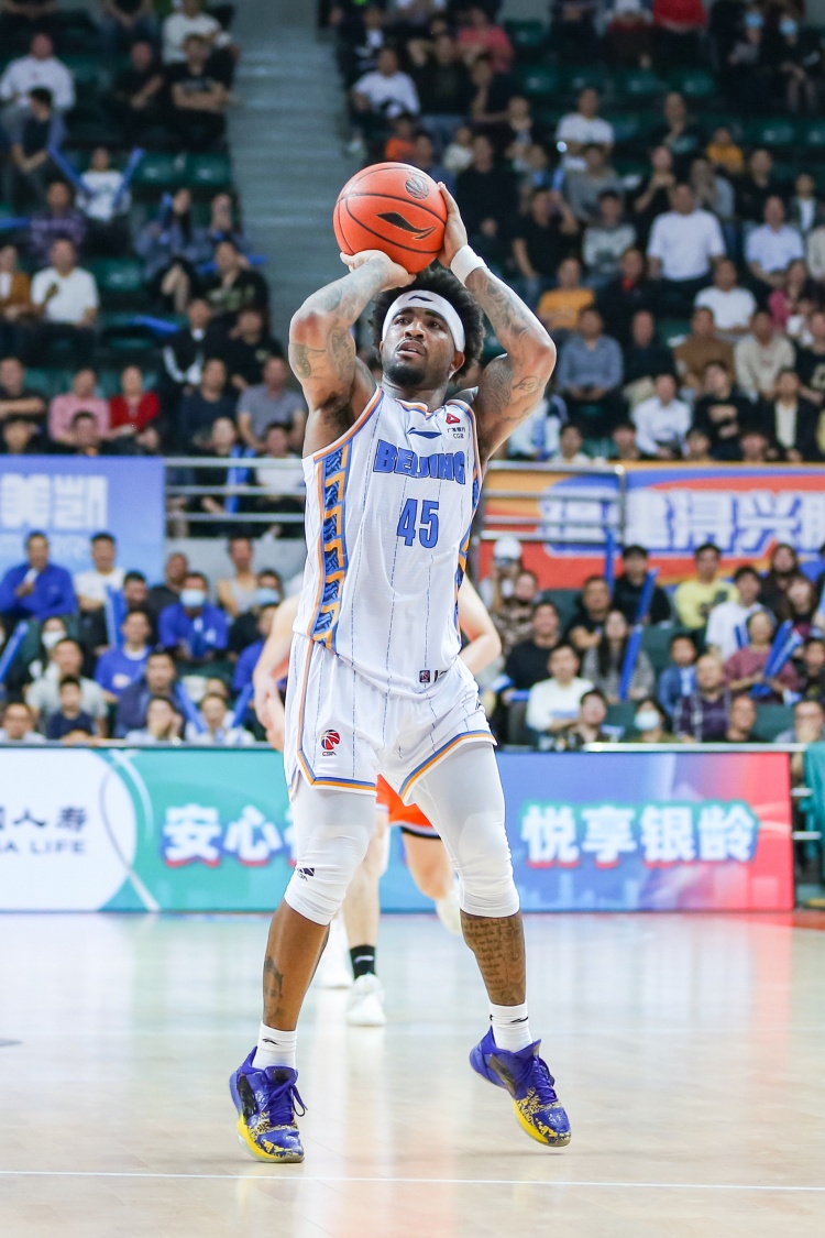 被重点照顾！基恩半场7投仅2中得12分3助 正负值-17