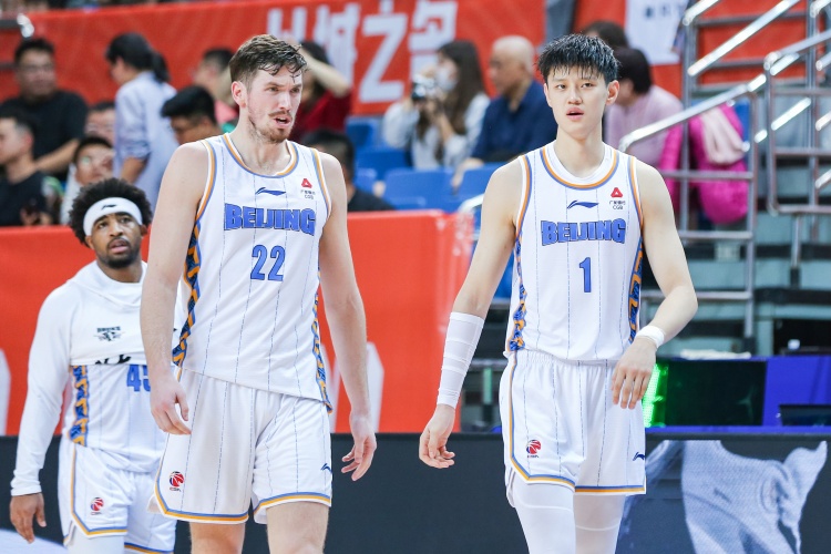 布克和利夫都将随北京男篮奔赴上海 但是否出战仍无确定消息