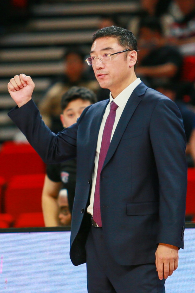 刘鹏：今晚会尽量让基恩少投篮 系列赛最后一场了 会全力去拼