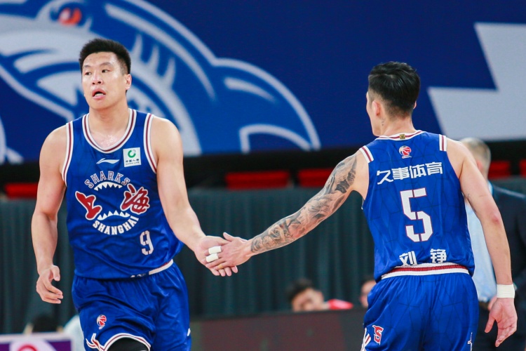 京沪生死战数据报告：上海定点三分10中9 闫鹏飞10次护框7次成功