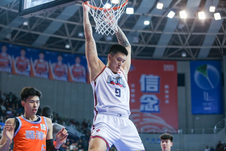 媒体人：阿日打商业比赛 CBA球员管理规定里明显写着违规行为