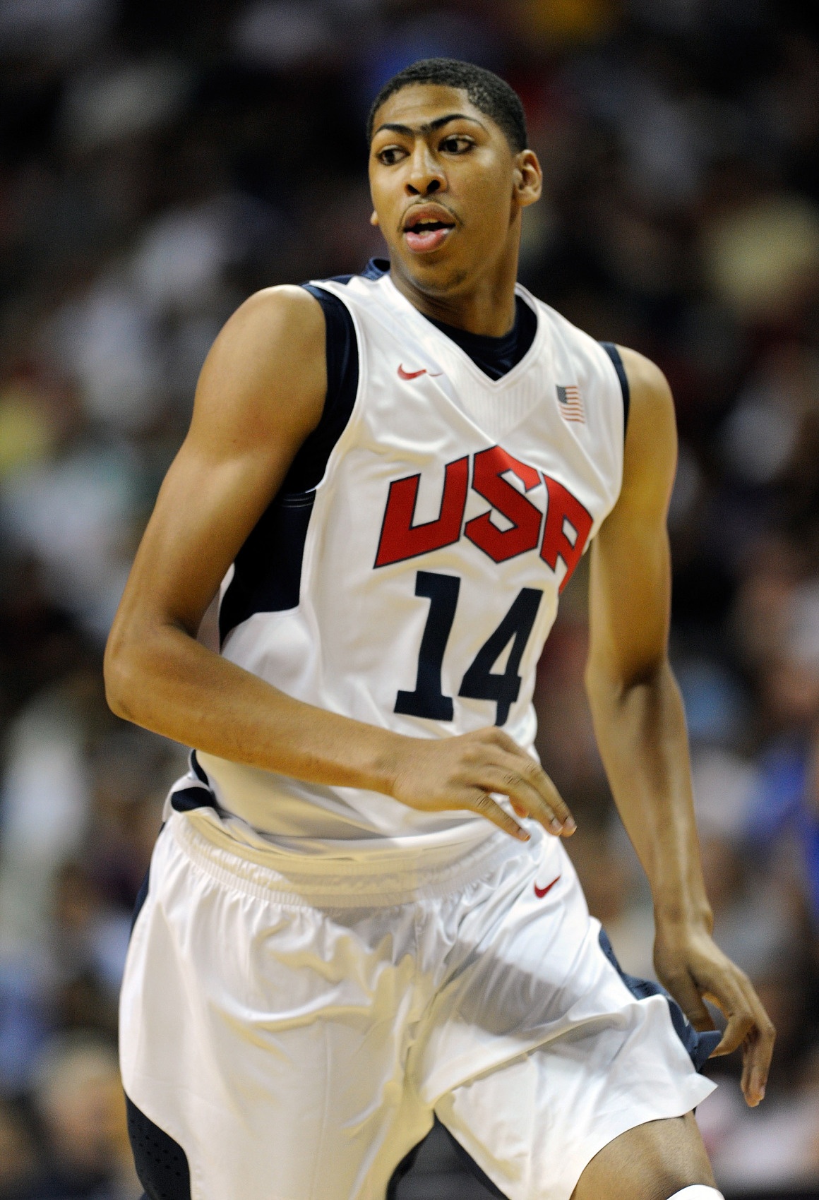 浓眉此前生涯只打过一次奥运会 当时刚被选为状元&还没打NBA