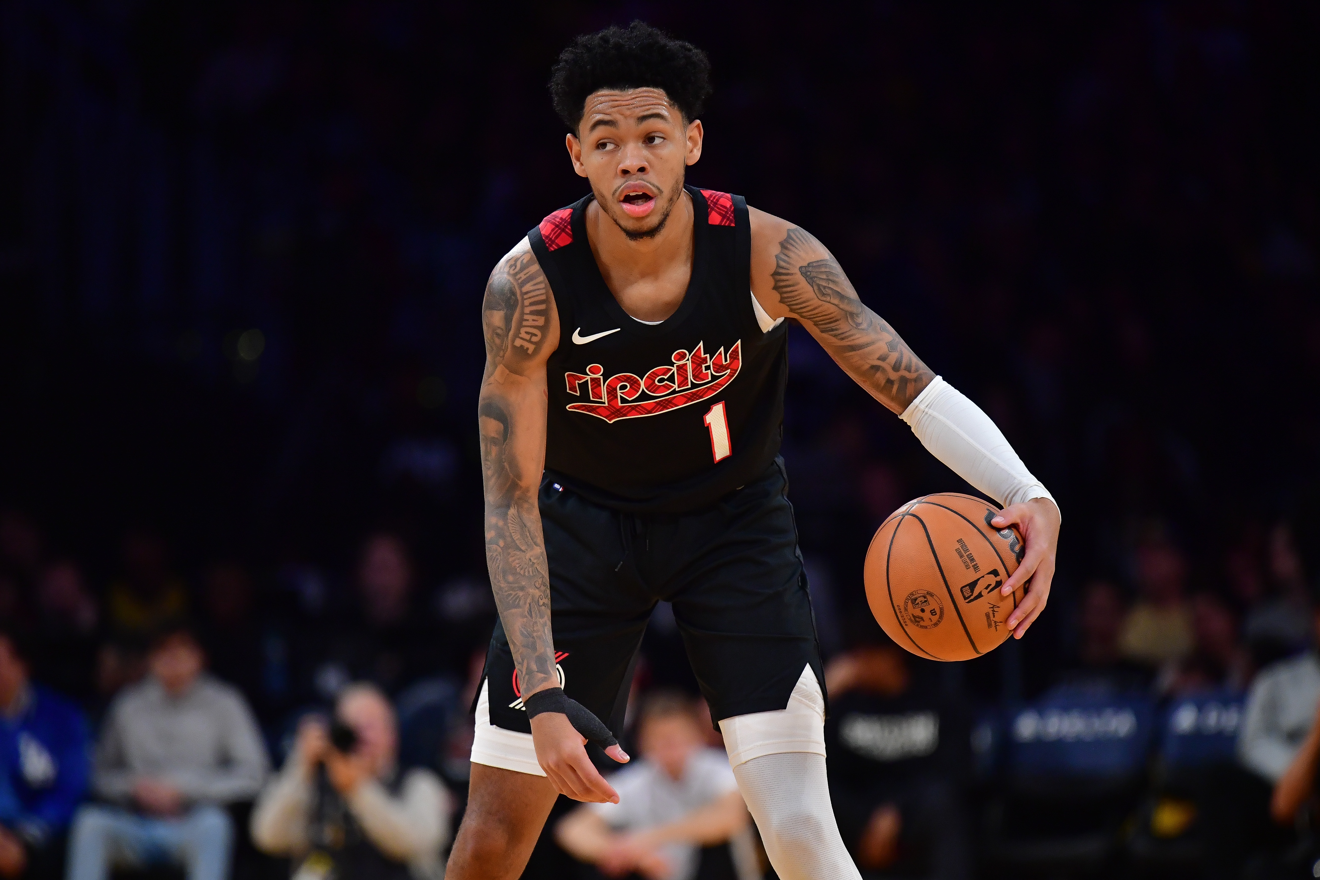 21胜西部垫底！A-西蒙斯：不想再经历这样的赛季了 想有机会赢球