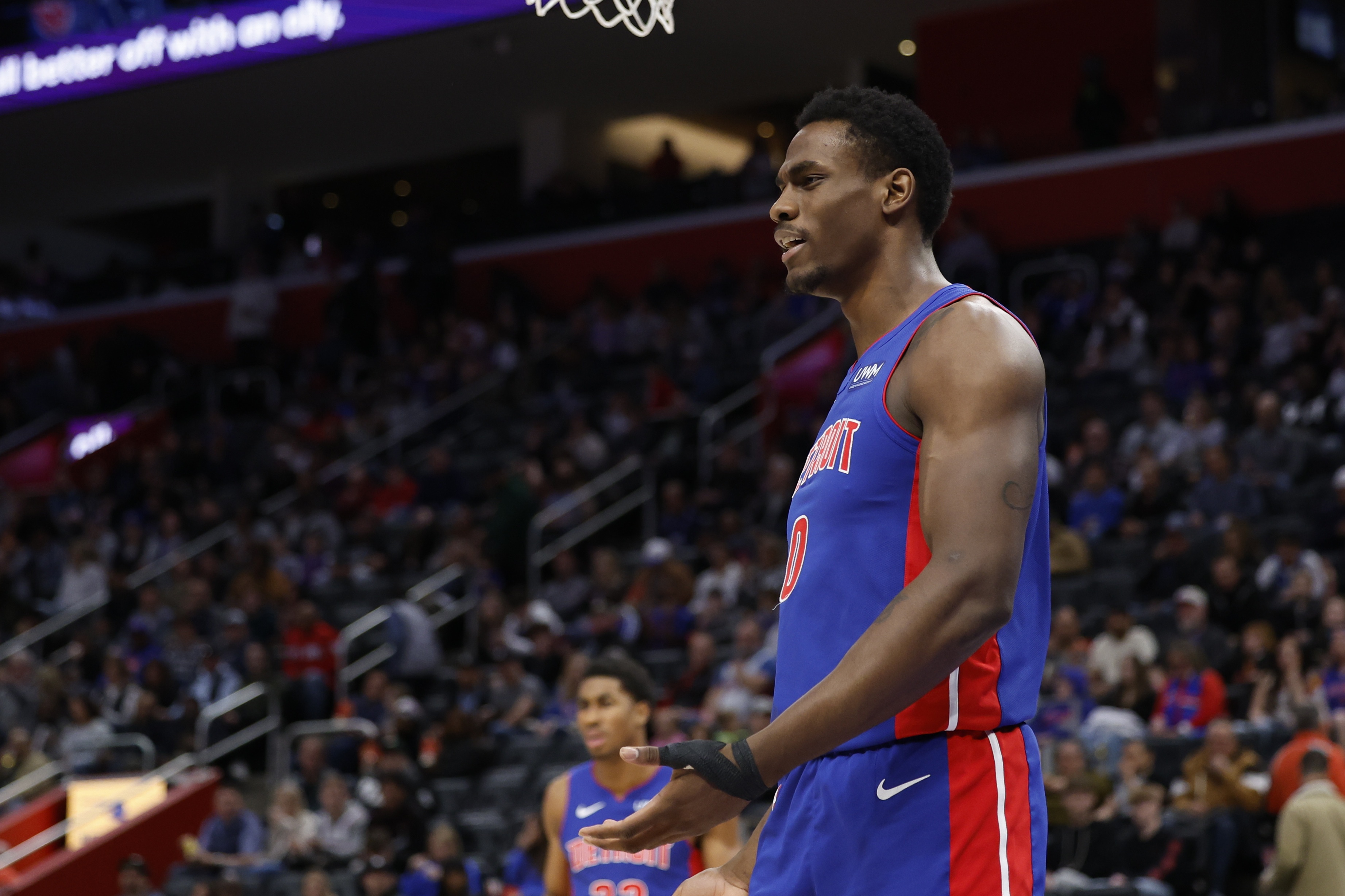 杜伦：我们经历了很多逆境 想赢球需要时间和默契