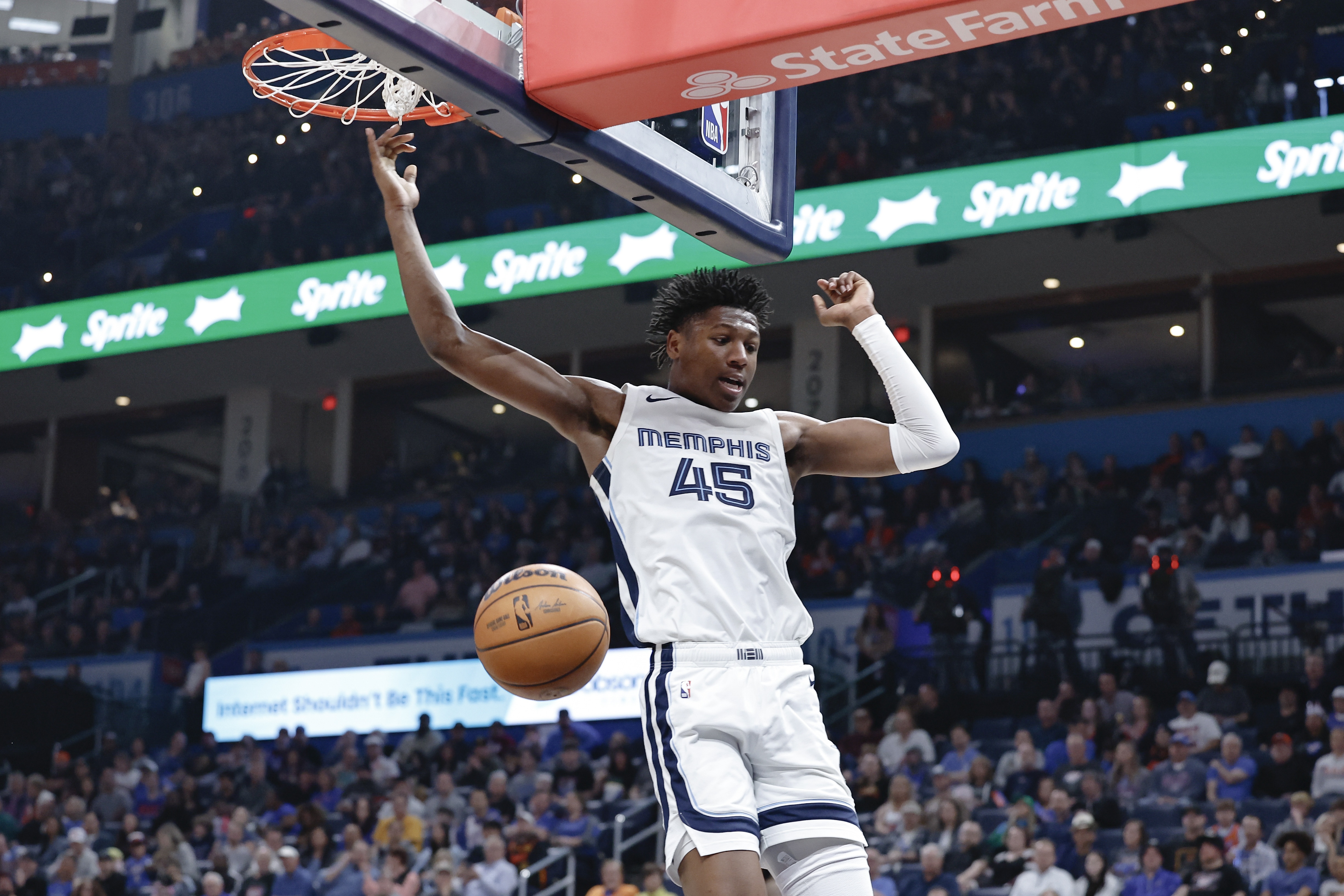 GG-杰克逊单场砍至少44分12板&进4+三分 NBA历史首位新秀