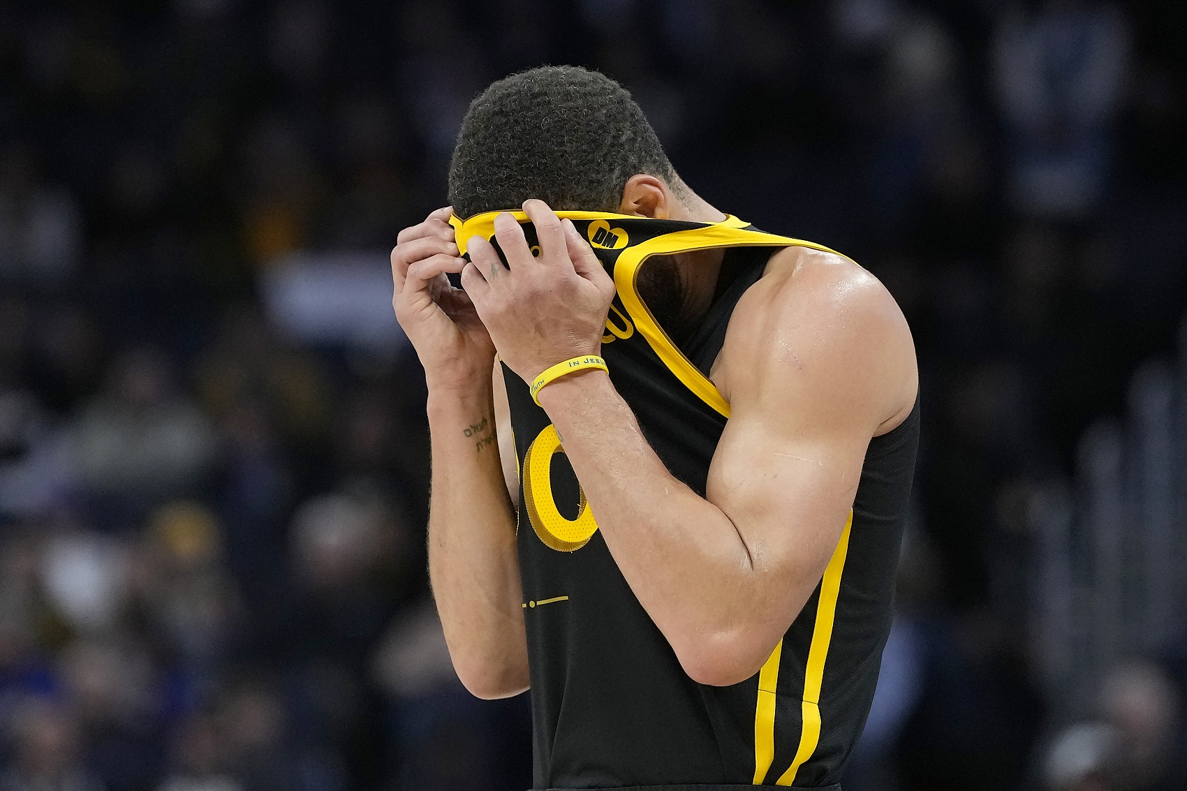 寻找走失小学生！库里半场没存在感 5中2得到5分1板1助2断1帽