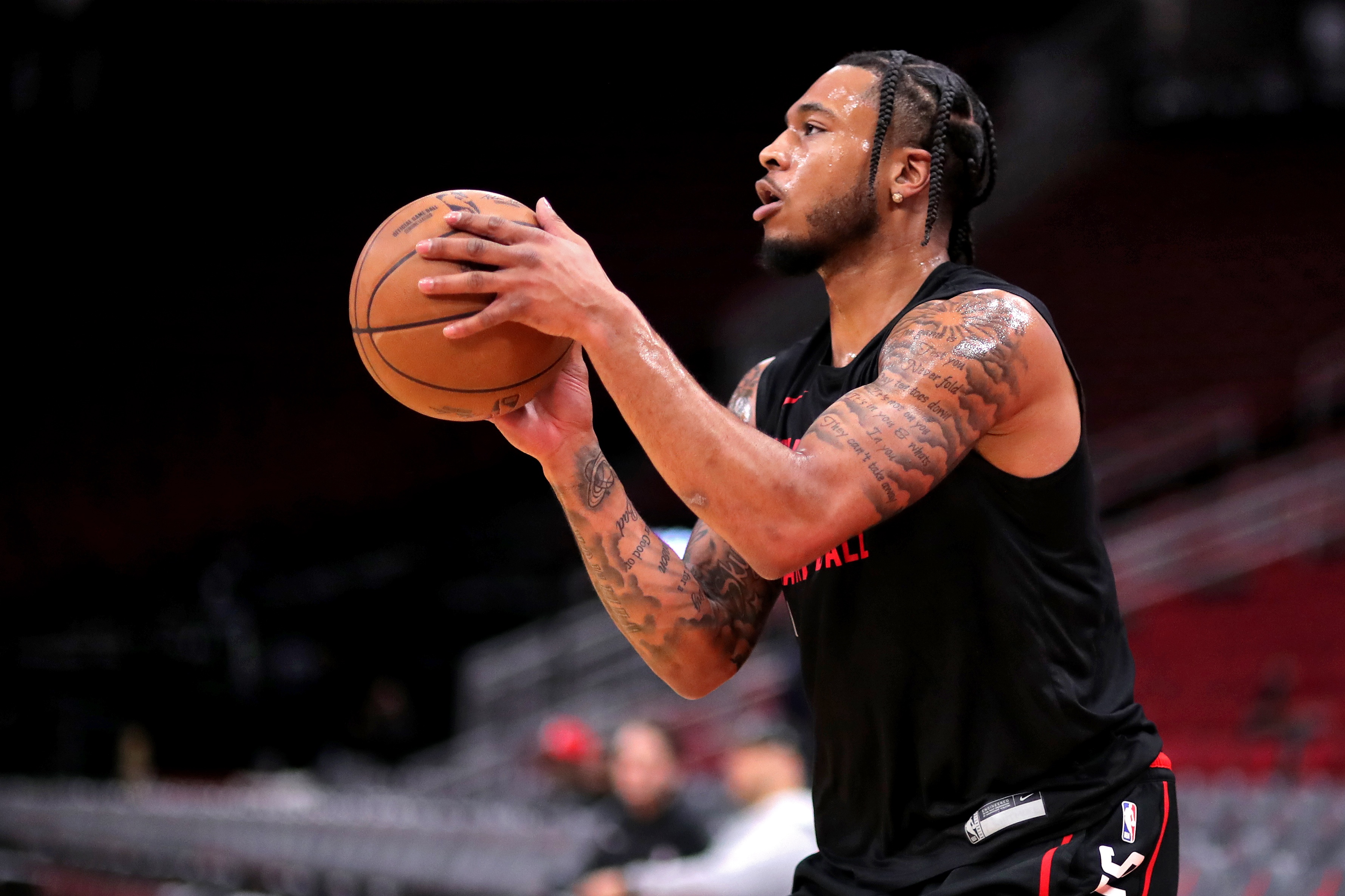 未来可期！惠特摩尔17中9砍21分6板5助 正负值+14最高