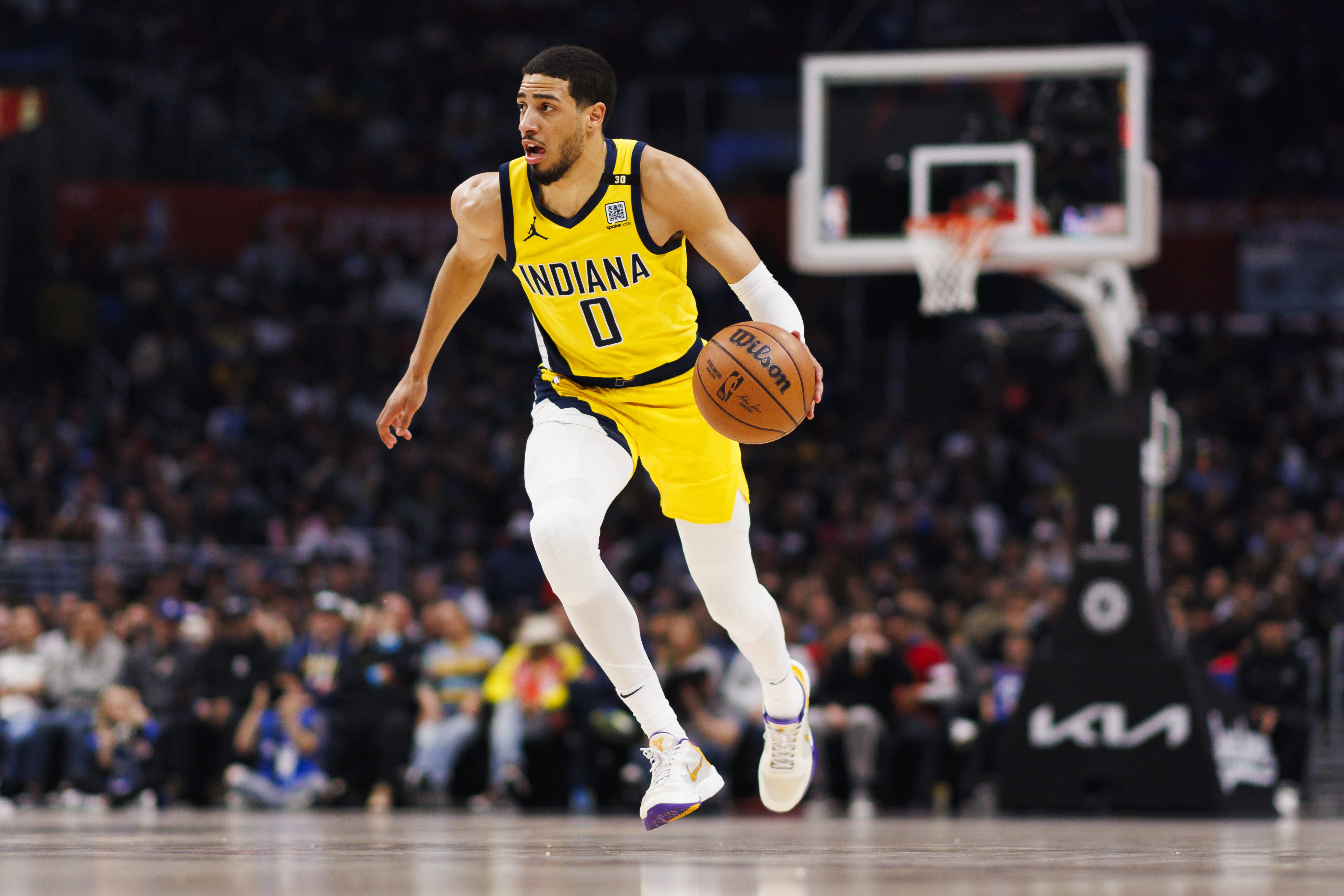 球队大脑！哈利伯顿送出13次助攻 另10中5拿下12分2板3断1帽