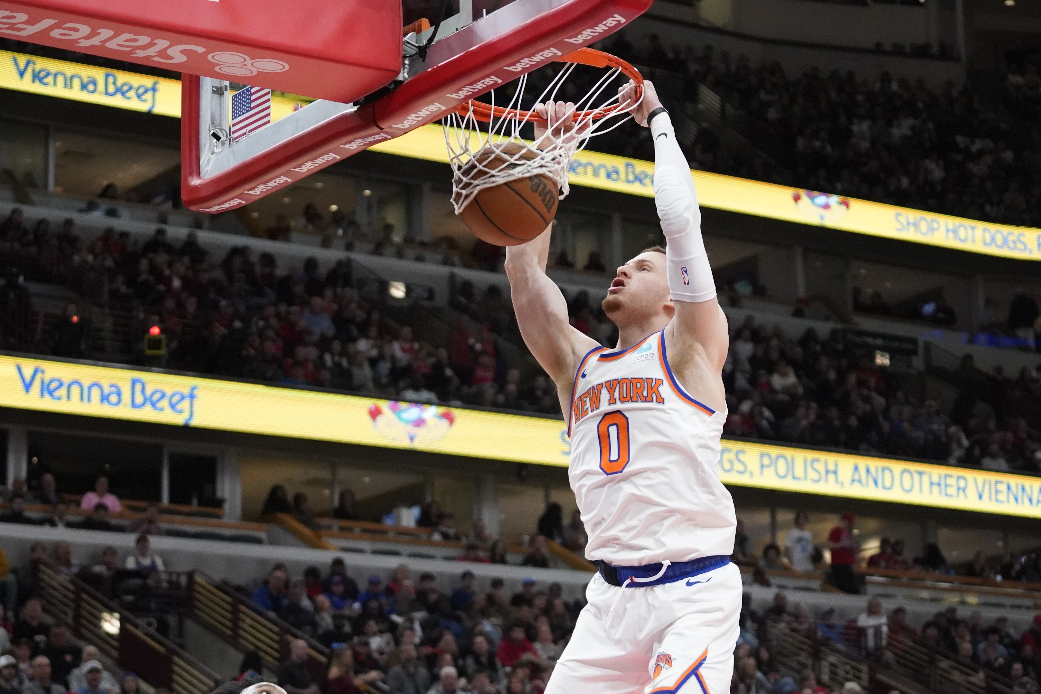 出战52分半钟冠绝全场！迪文岑佐21中10 拿下25分7板2助2断1帽